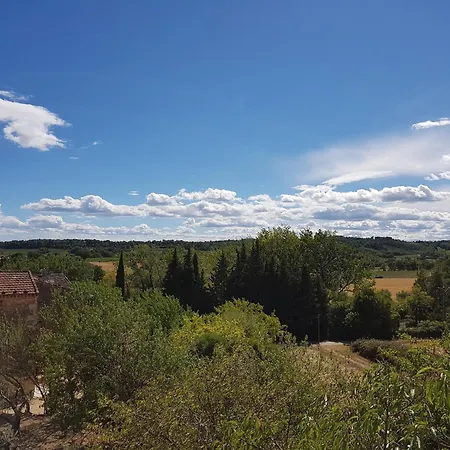 Alojamento de Acomodação e Pequeno-almoço Roulotte Farigoule Esmeralda Baron (Gard)