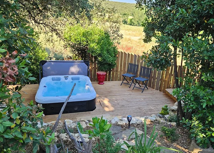 Bed and Breakfast Roulotte Farigoule Esmeralda 3*